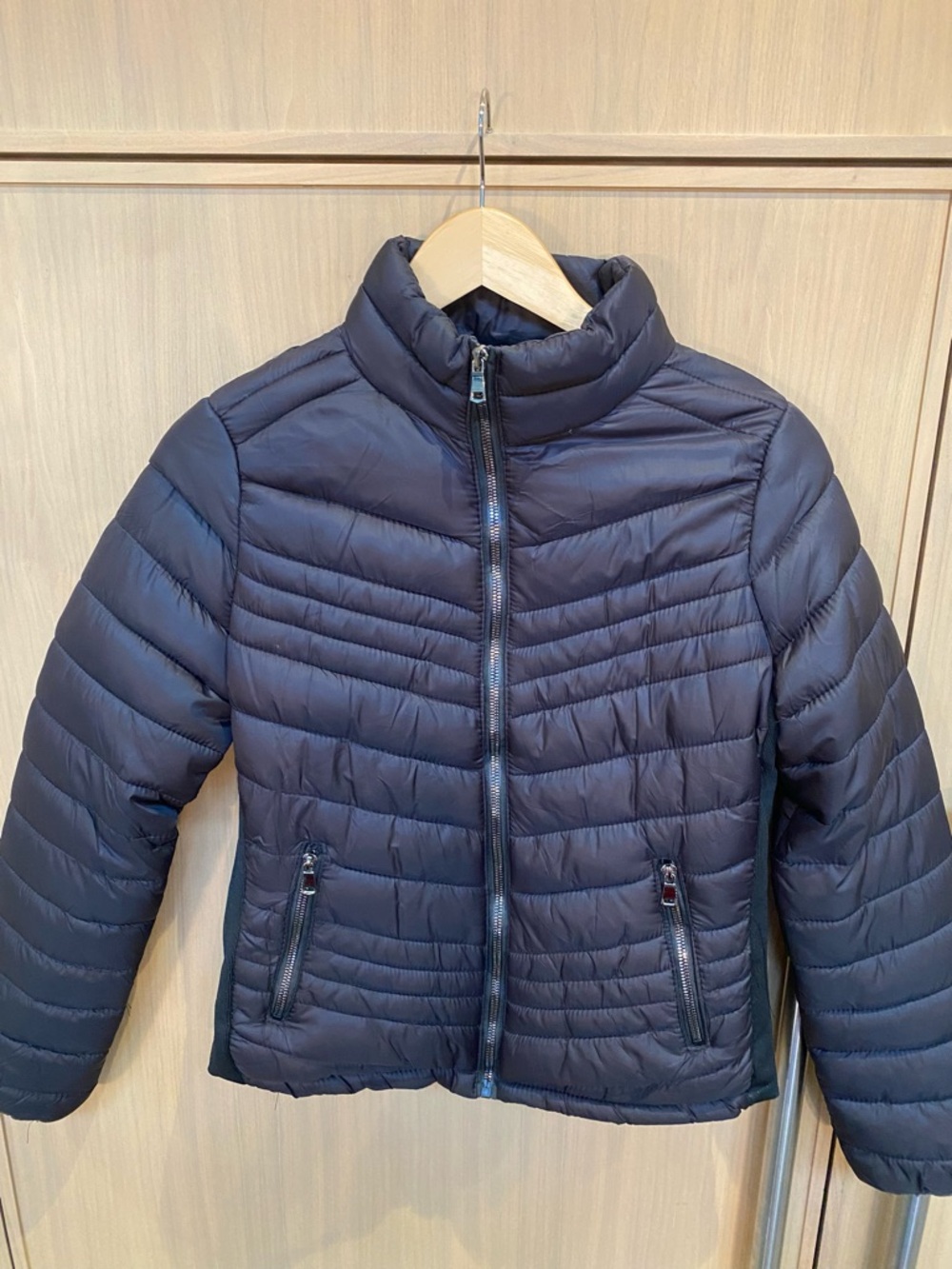 Lightweight Quilted Women's Jacket Fitted jacket, sits at hips.